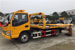 抚顺哪里有拖车服务